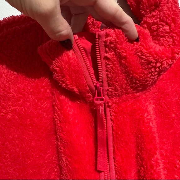 All in Motion Women’s Vibrant Red Fleece Pullover with Pockets. Size Large - Picture 3 of 9